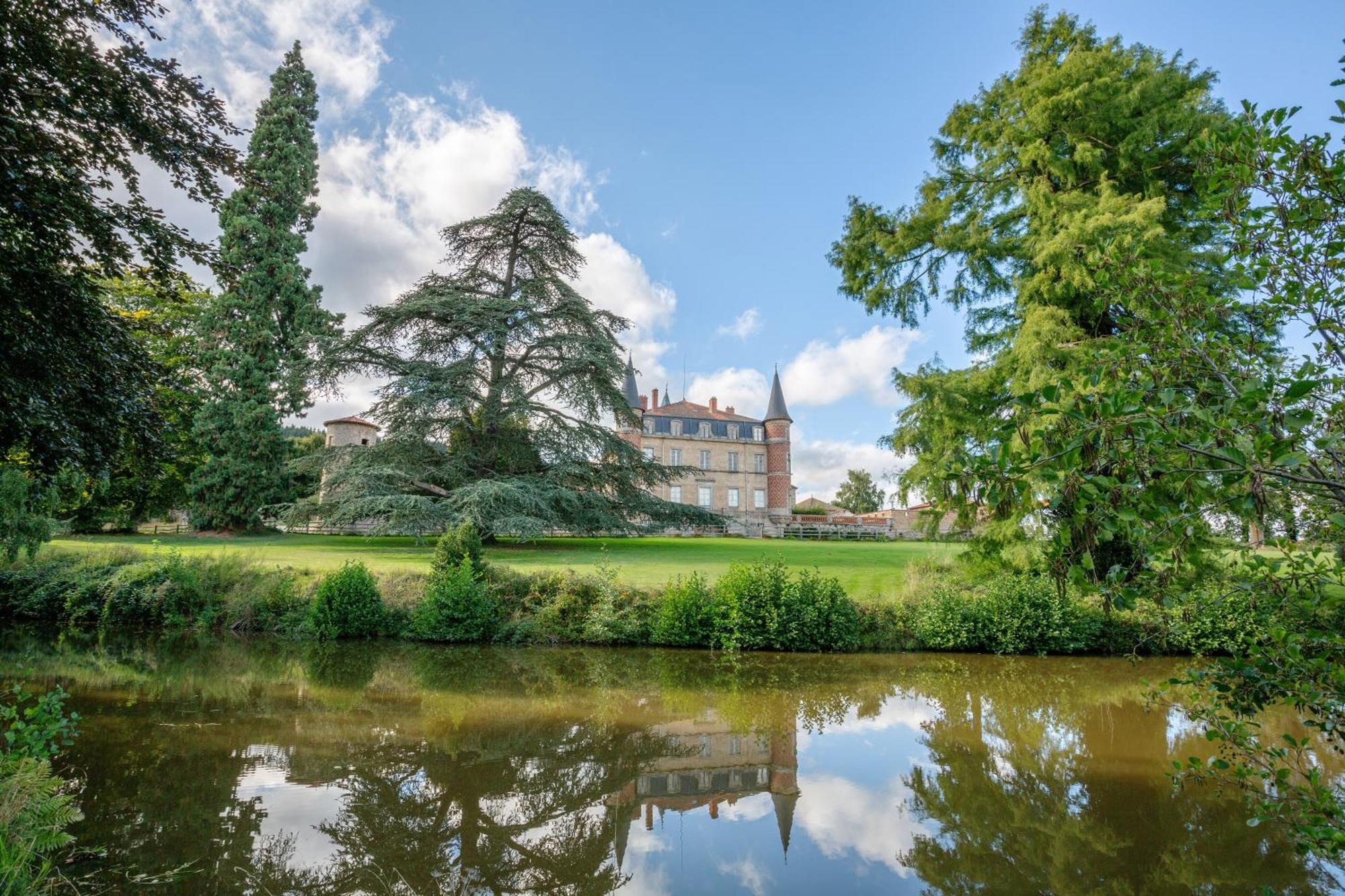 Domaine Et Chateau De Valinches Marols Exterior photo