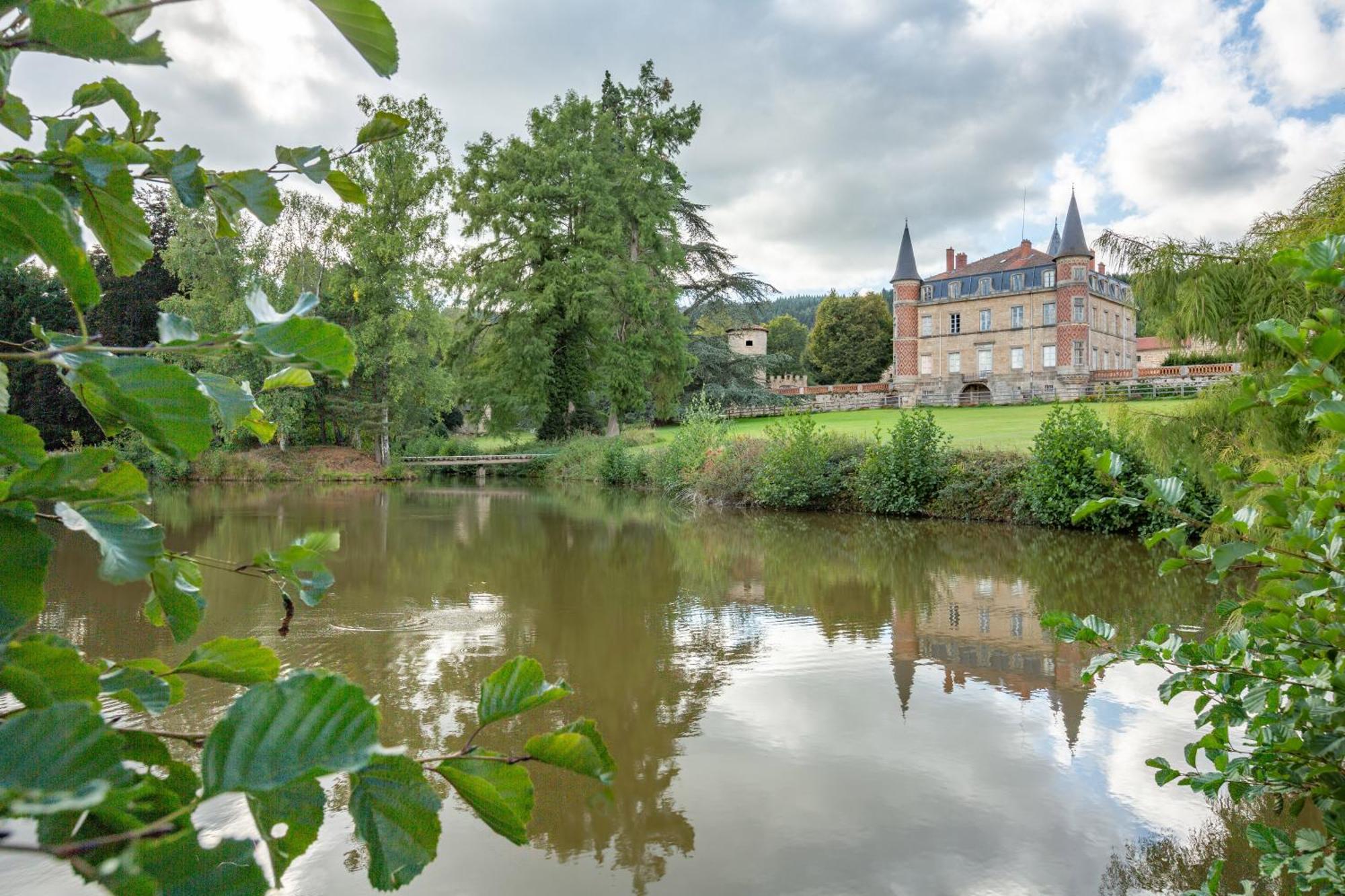 Domaine Et Chateau De Valinches Marols Exterior photo