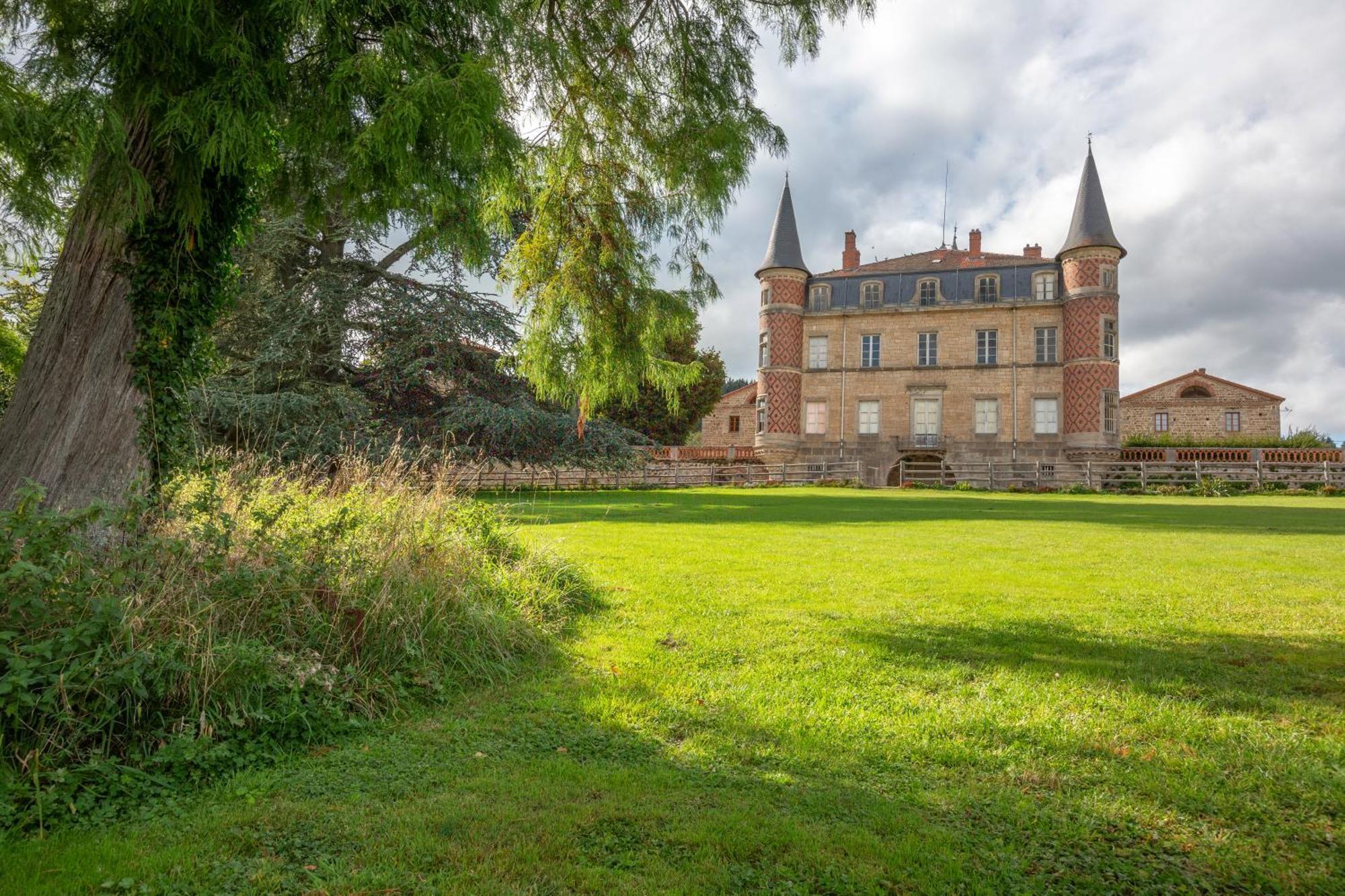 Domaine Et Chateau De Valinches Marols Exterior photo